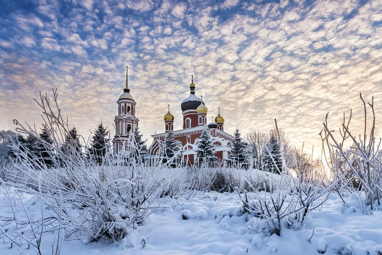 Новгород старая русса. Воскресенский собор зимой Старая Русса. Воскресенский собор Старая Русса зима. Старая Русса Великий Новгород Церковь. Зимний храм Арзамас.